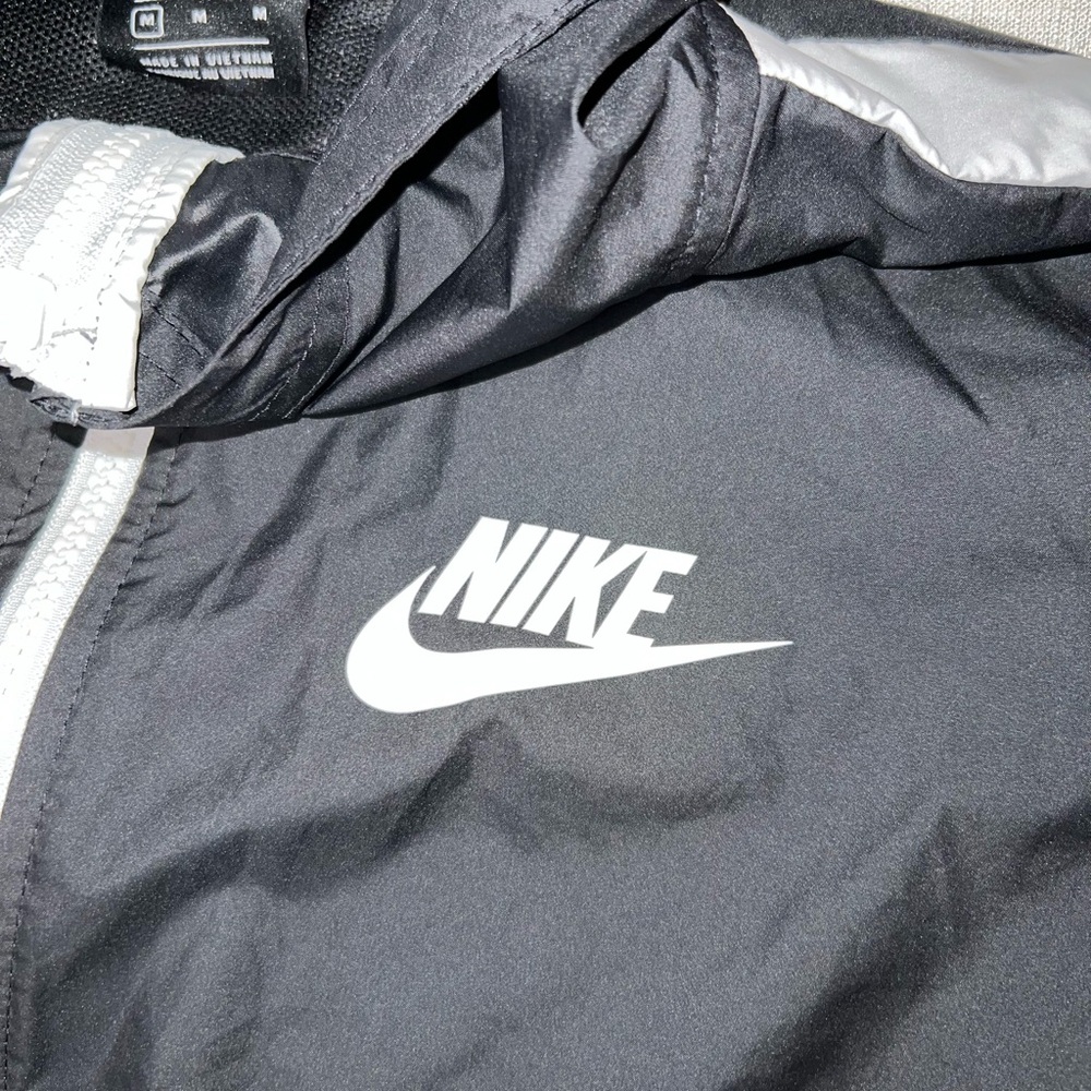 Nike Black and White Windbreaker Jacket - Picture 4 of 9